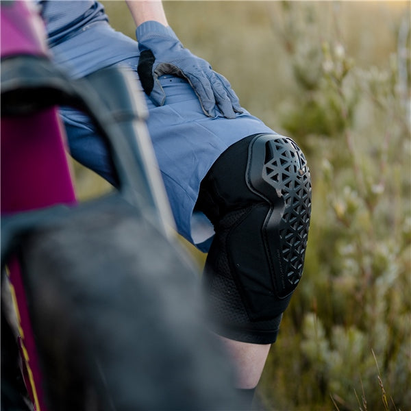 Leatt Flexmesh Knee Guard Black S - Driven Powersports