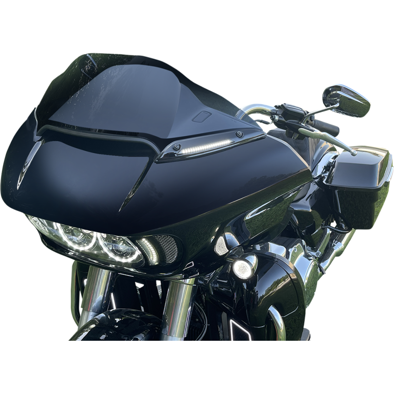 CUSTOM DYNAMICS TRIM W-SHLD FLTR Black Application Shot - Driven Powersports