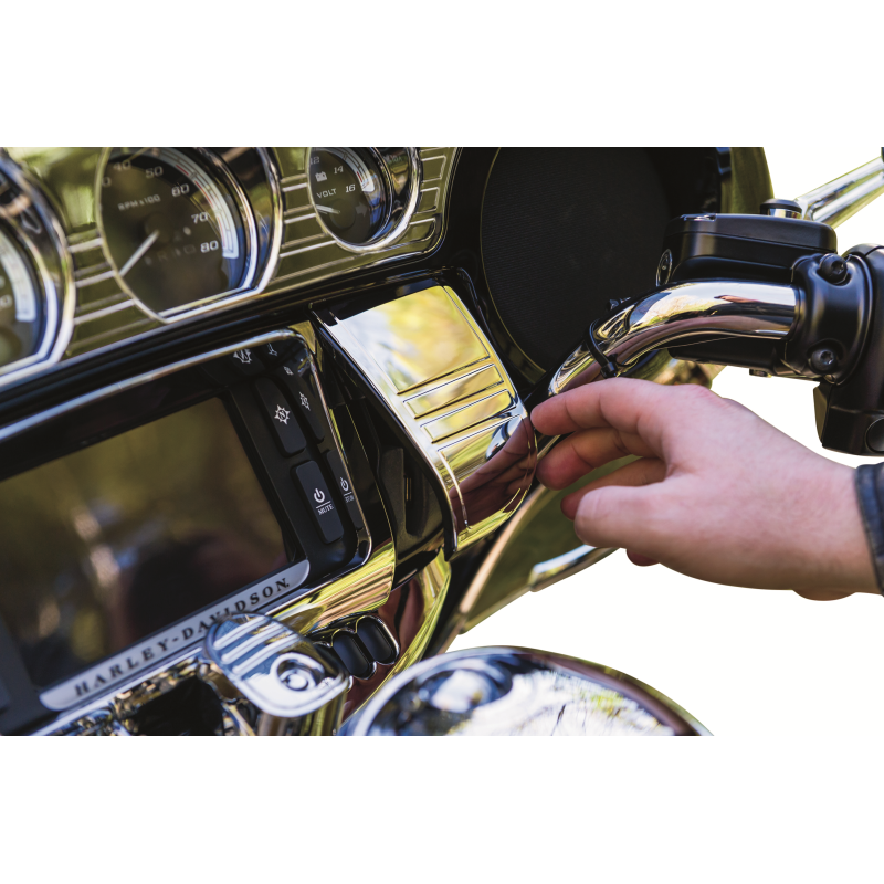 KURYAKYN 14 - 19 FLHT TRI LN STEREO TRIM DLX PN 7240 (419653) - DRIVEN Canada's Powersports 191209019822419653