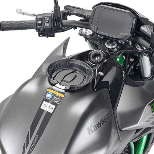 Givi Tanklock System Kawasaki Z650 - DRIVEN Canada's Powersports 8019606338969BF81