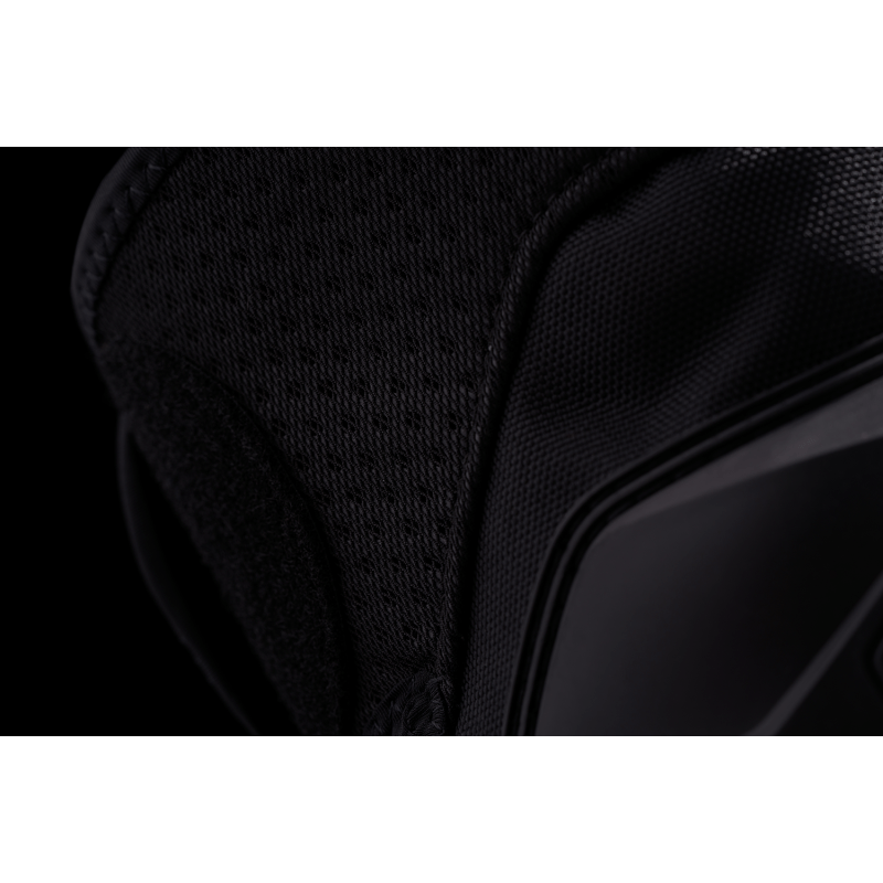 ICON KNEEPD CLVRLF2 CE - DRIVEN Canada's Powersports 2704 - 05672704 - 0567
