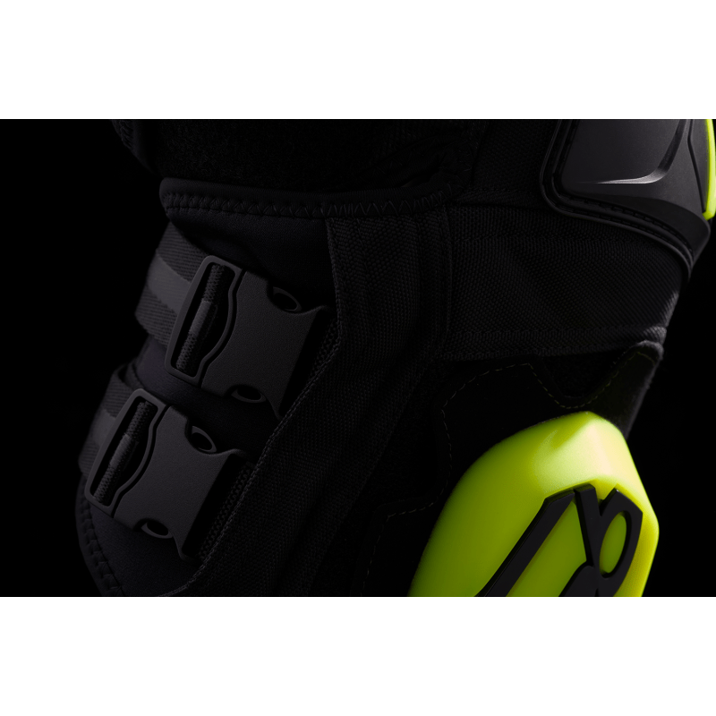 ICON KNEEPD CLVRLF2 CE - DRIVEN Canada's Powersports 2704 - 05672704 - 0567