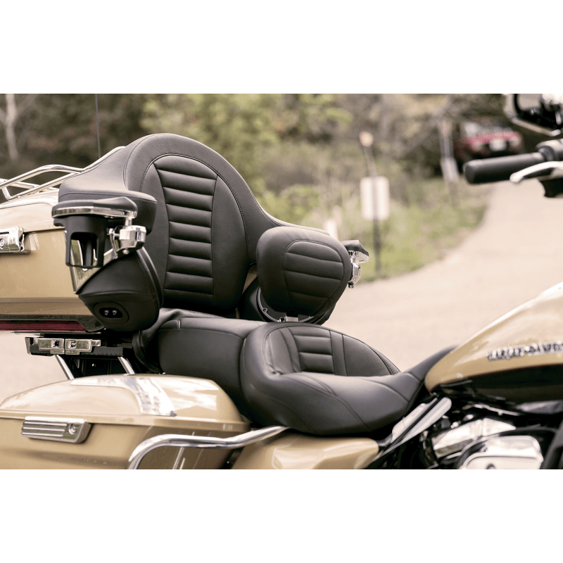 MUSTANG SEAT DELUXE TOURING FLH (79006) - DRIVEN Canada's Powersports 79006
