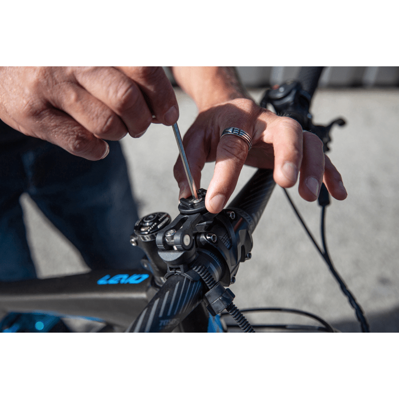 SP CONNECT SP UNIVERSAL BIKE MOUNT (53342) - DRIVEN Canada's Powersports 402801753342353342