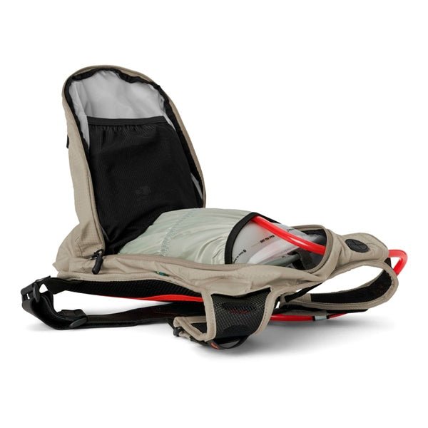 USWE OUTLANDER MOTO 9L HYDRATION PACK SAND (209077021) - DRIVEN Canada's Powersports 779422371684209077021