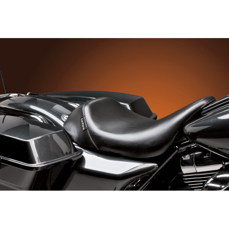 LE PERA 08-19 FLHT BARE BONE SMOOTH SOLO SEAT Application Shot - Driven Powersports