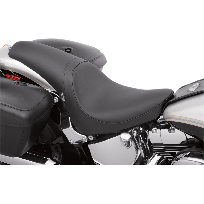DRAG SPECIALTIES 00-05FXST/00-17 FLST SMTH PREDATOR SEAT Application Shot - Driven Powersports
