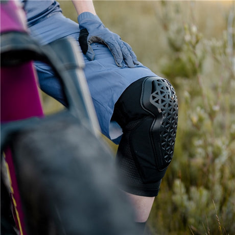 Leatt Flexmesh Knee Guard Black S - Driven Powersports