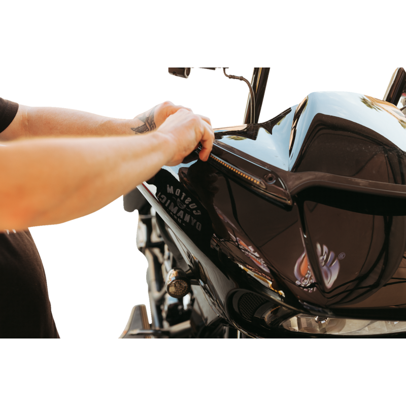 CUSTOM DYNAMICS TRIM W-SHLD FLTR Black Application Shot - Driven Powersports