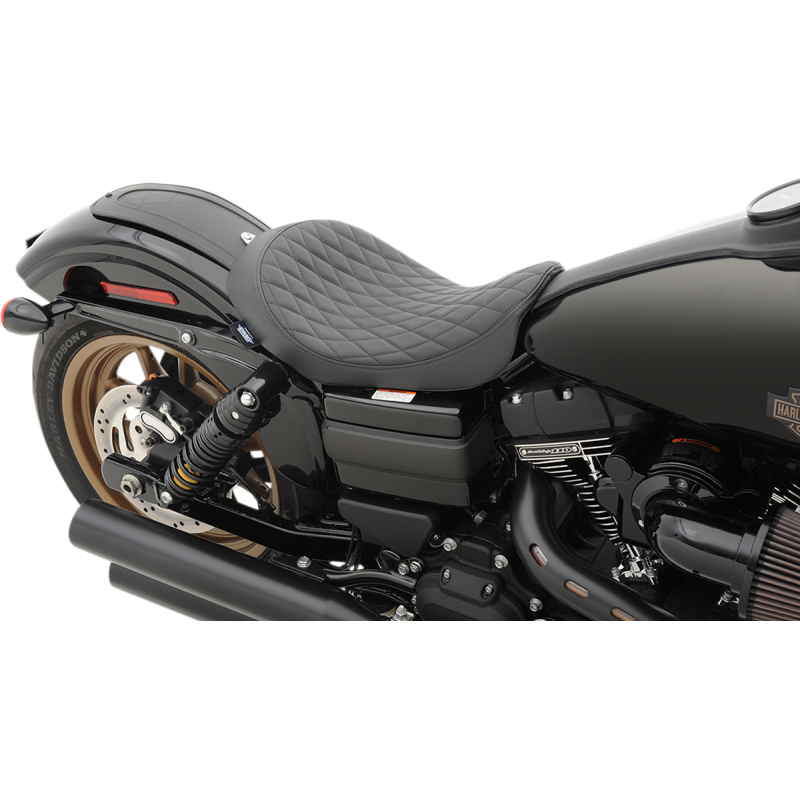 DRAG SPECIALTIES SEAT LOW SOLO D DIAM 06-17 FXD Application Shot - Driven Powersports