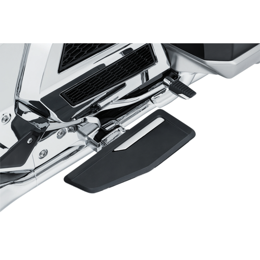 KURYAKYN DRIVER FLOORBOARD KIT FOR WING WITH DCT,CHROME PN 3284 Application Shot - Driven Powersports