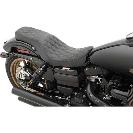 DRAG SPECIALTIES 06-17 FXD SEAT PREDATOR 2UP DIAM Application Shot - Driven Powersports
