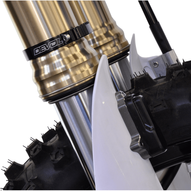 DEVOL ENGINEERING X-SHOT HOLESHOT SYSTEM Application Shot - Driven Powersports