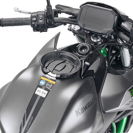 Givi Tanklock System Kawasaki Z650 - DRIVEN Canada's Powersports 8019606338969BF81