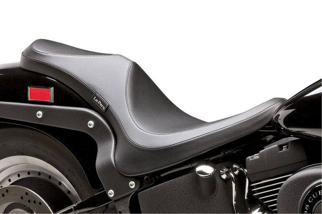 LE PERA 00 - 05 FXST/00 - 17 FLST VILLAIN SEAT (LX - 810) - DRIVEN Canada's Powersports LX - 810